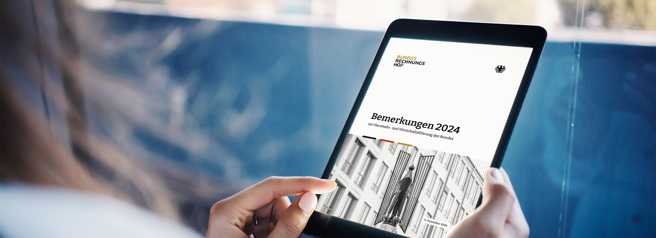 A tablet computer shows an extract from our 2023 annual report. Source: Bundesrechnungshof/ouh_desire/stock.adobe.com. A tablet computer shows an extract from our 2023 annual report. Source: Bundesrechnungshof/ouh_desire/stock.adobe.com.