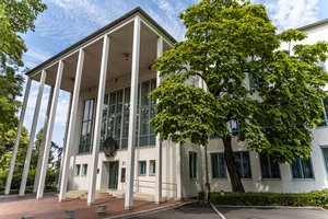 Haupteingang des Bundesrechnungshofes in Bonn Das Foto zeigt Haupteingang des Bundesrechnungshofes in Bonn, Adenauerallee 81.